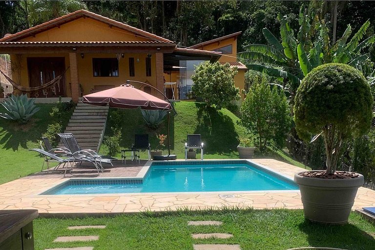 Sítio com Piscina Aquecida | 4 Suites • 60KM de SP